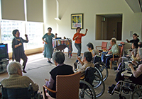 20日　紫ライオンズ　歌って踊って！