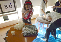 20日　運動会　職員と一緒に障害物競争