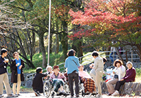 16日　紅葉狩り　小畑川中央公園　紅葉が色づいてきました