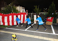 20日　夏祭り夜の部　新入職員が夜の部でも活躍