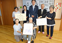 21日　敬老のお祝い　京都府・向日市長・向日市社協から100歳の方へのお祝い
