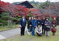 21日　家族交流会　大山崎山荘の重厚な建物を鑑賞