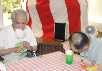 9日　夏祭り昼の部　お休み処で綿菓子と飲物などを