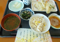 1日　創立14周年記念　松茸ご飯・天ぷら盛り合わせ・ほうれん草の和え物・赤出汁・梨のコンポート