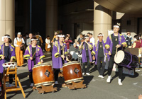 23日　長岡記念財団の文化祭へおでかけ　つくどんの演奏